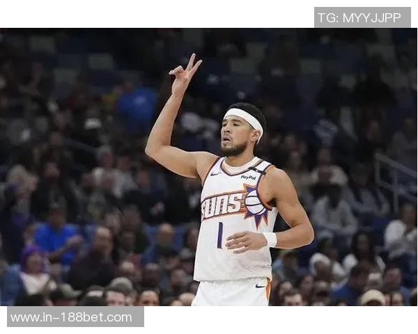 布克坦言本场表现糟糕失误频频与个人风格不符深感失望 布克坦言本场表现糟糕失误频频与个人风格不符深感失望